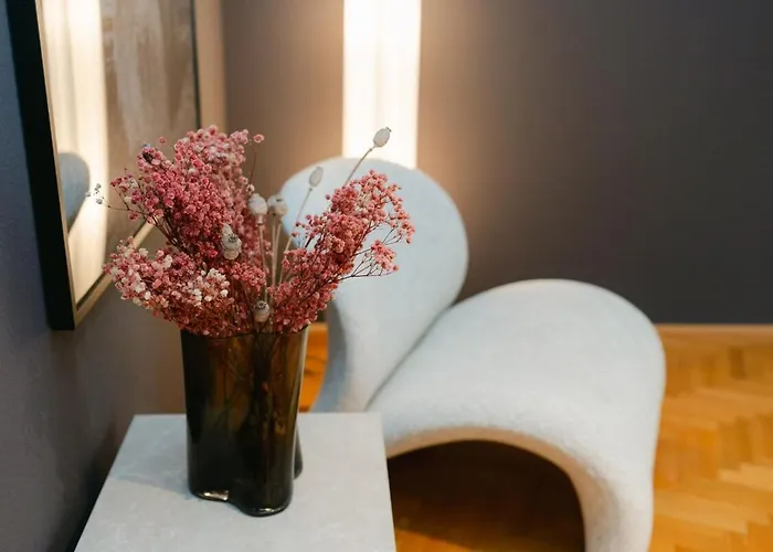 Cozy Corner Perfect For 4 To 6 Hip Area And Parking * Vienna